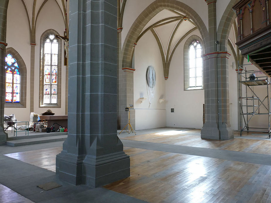 Das Gerüst ist in der Stadtpfarrkirche abgebaut (Foto: Karl-Franz Thiede)